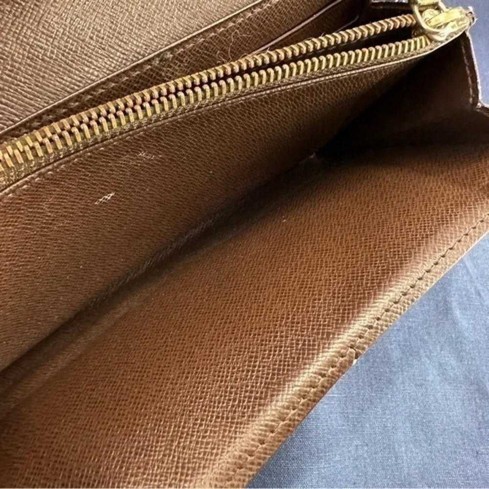 AUTHENTIC Louis Vuitton wallet. Damier Graphite Canvas.